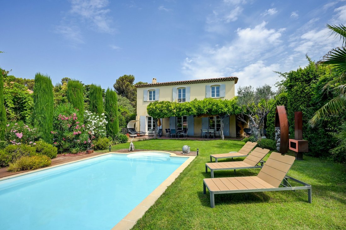 House in Bouc-Bel-Air, Provence-Alpes-Côte d'Azur, France 1 - 18302635