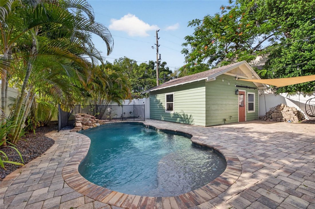 House in St. Petersburg, Florida, United States 3 - 18300287