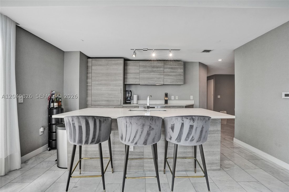 Condo in Miami, Florida, United States 4 - 18301607