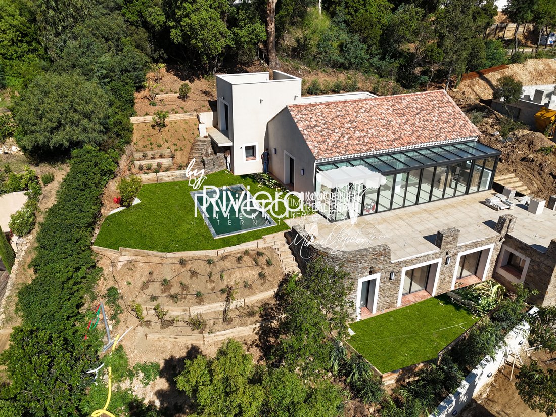 Estate in La Croix-Valmer, Provence-Alpes-Côte d'Azur, France 4 - 15389778