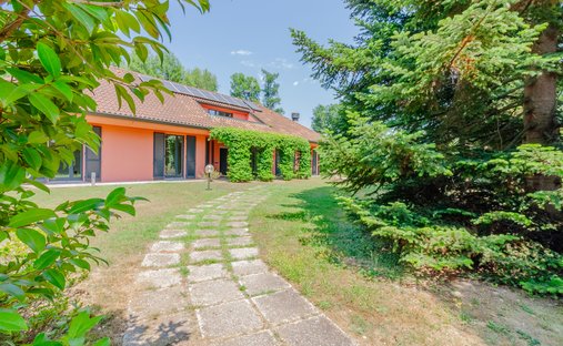 Villa in Guanzate, Lombardy, Italy 1