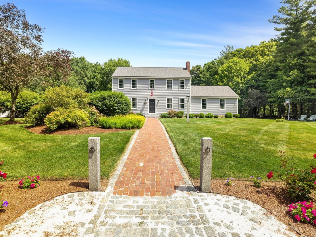 House in Mendon, Massachusetts, United States 1 - 18297809