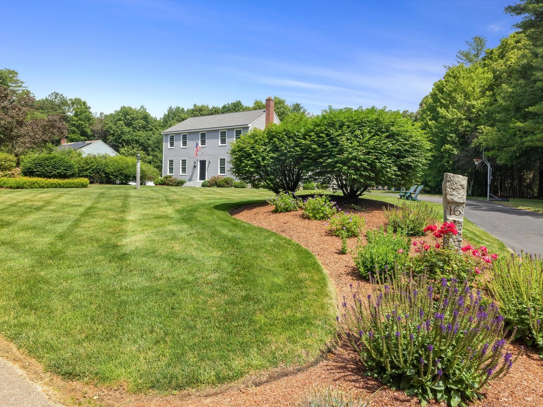 House in Mendon, Massachusetts, United States 2 - 18297809