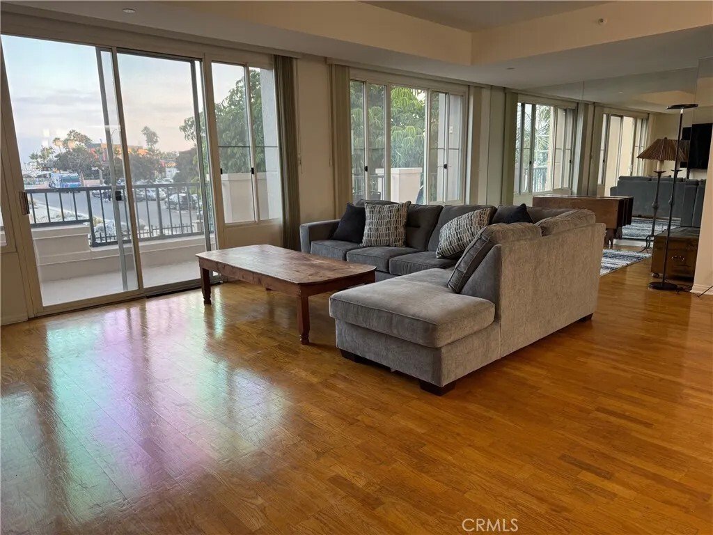 Condo in Signal Hill, California, United States 3 - 18301626