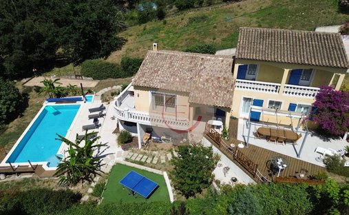 Villa in Les Adrets-de-l'Estérel, Provence-Alpes-Côte d'Azur, France 1
