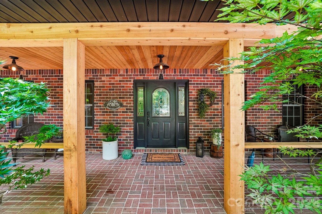 House in Laurel Park, North Carolina, United States 4 - 17344657