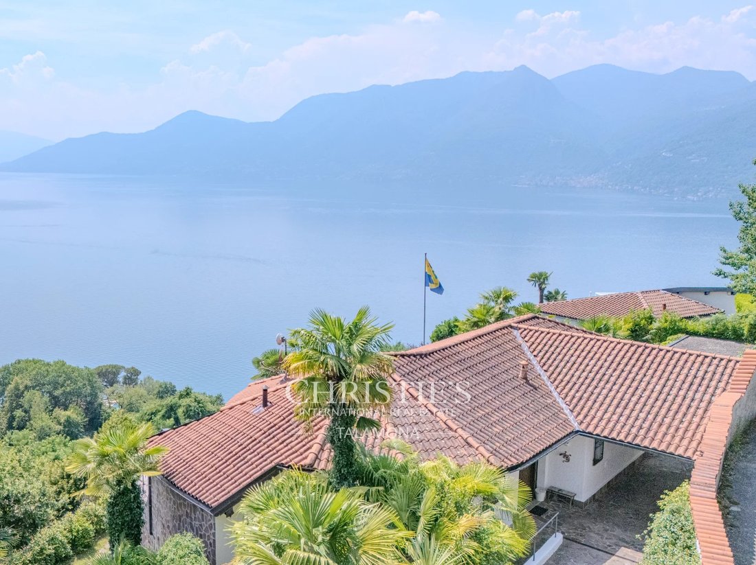 Villa in Luino, Lombardy, Italy 1 - 17295142