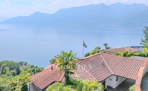 Villa in Luino, Lombardy, Italy 1