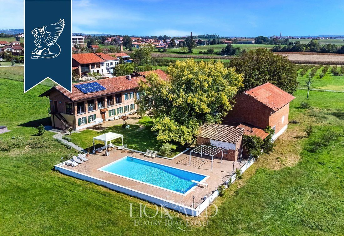Villa in Buttigliera d'Asti, Piedmont, Italy 2 - 18302821