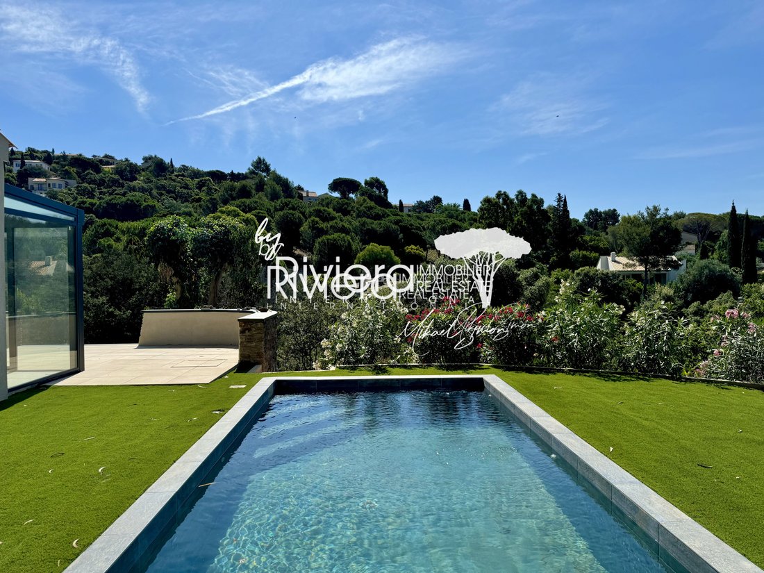 Estate in La Croix-Valmer, Provence-Alpes-Côte d'Azur, France 3 - 15389778