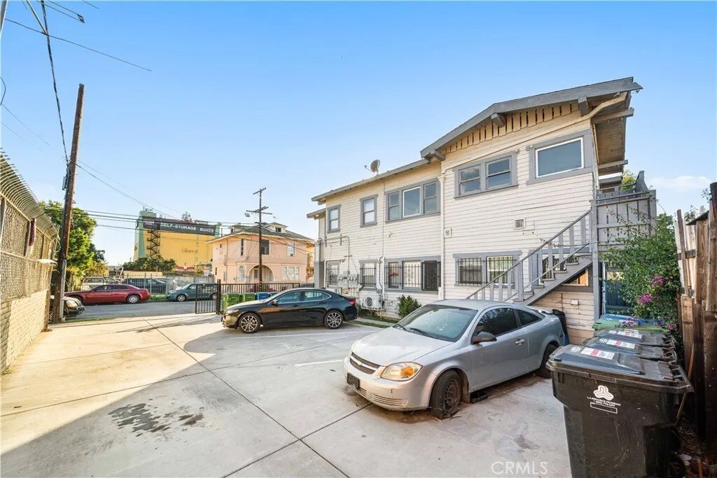 Los Angeles, California, United States 4 - 18301646