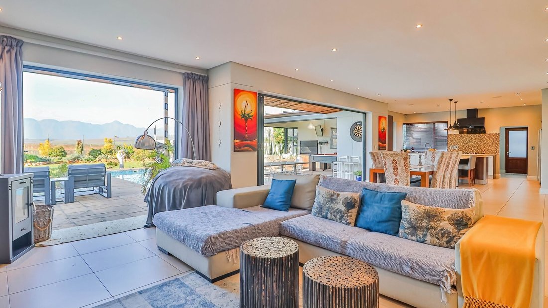 House in Stellenbosch, Western Cape, South Africa 4 - 18302231