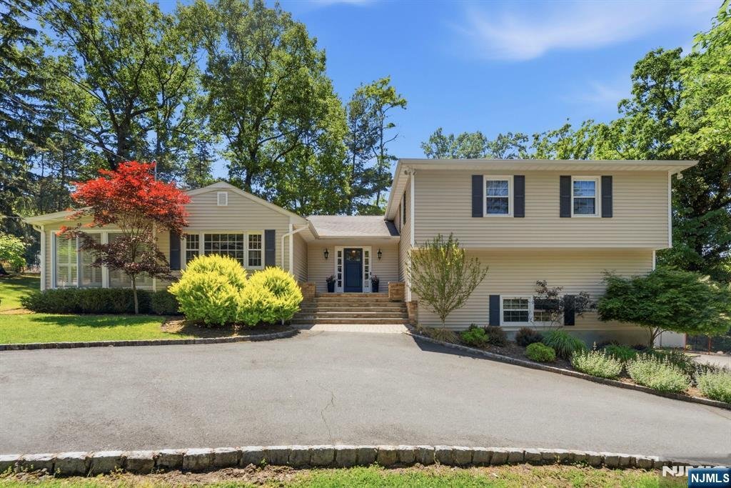 House in Caldwell, New Jersey, United States 1 - 18119113