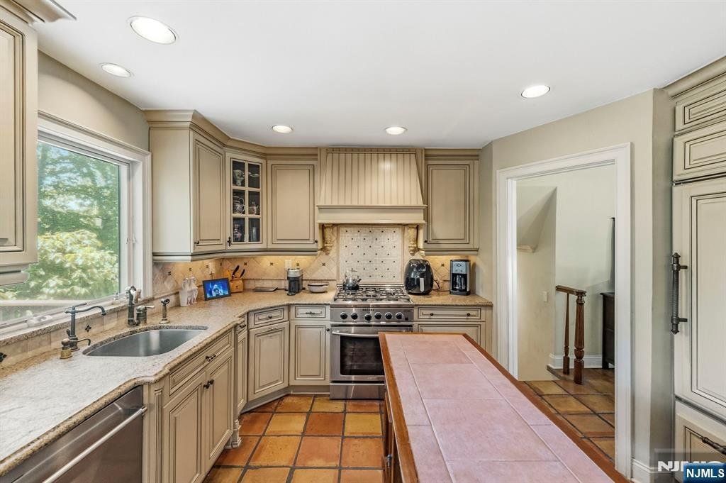 House in Caldwell, New Jersey, United States 5 - 18119113