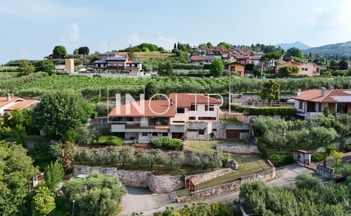 Villa in Sant'Ambrogio di Valpolicella, Veneto, Italy 1