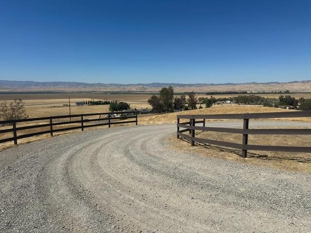House in Coalinga, California, United States 3 - 18303616