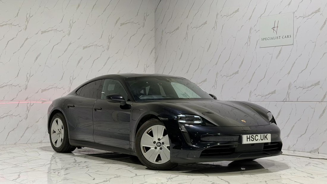 Sedan in Ruislip, United Kingdom 1 - 18273140
