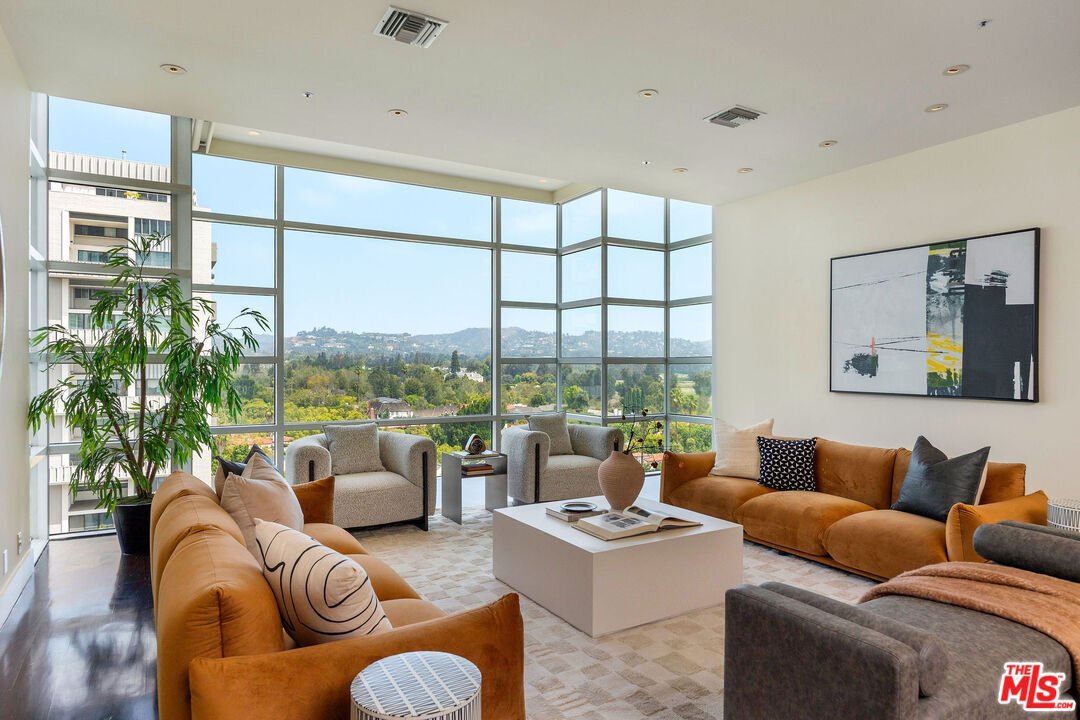 Condo in Los Angeles, California, United States 5 - 18303792