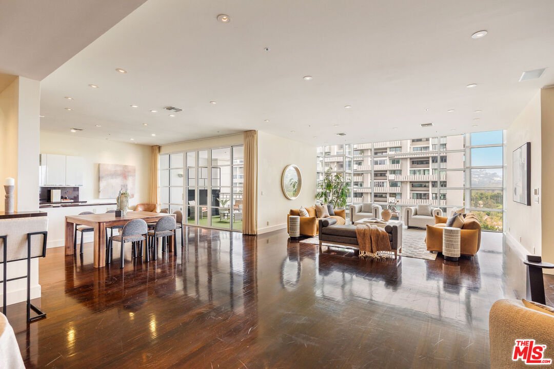 Condo in Los Angeles, California, United States 4 - 18303792