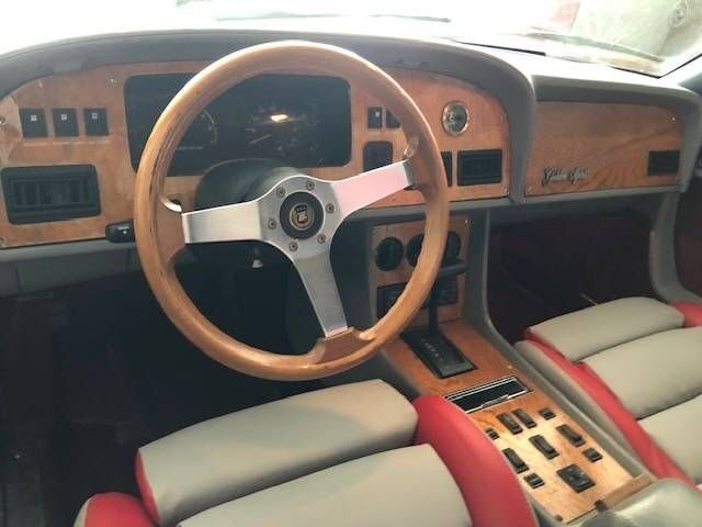 Cabriolet in Glendale, United States 3 - 18303730
