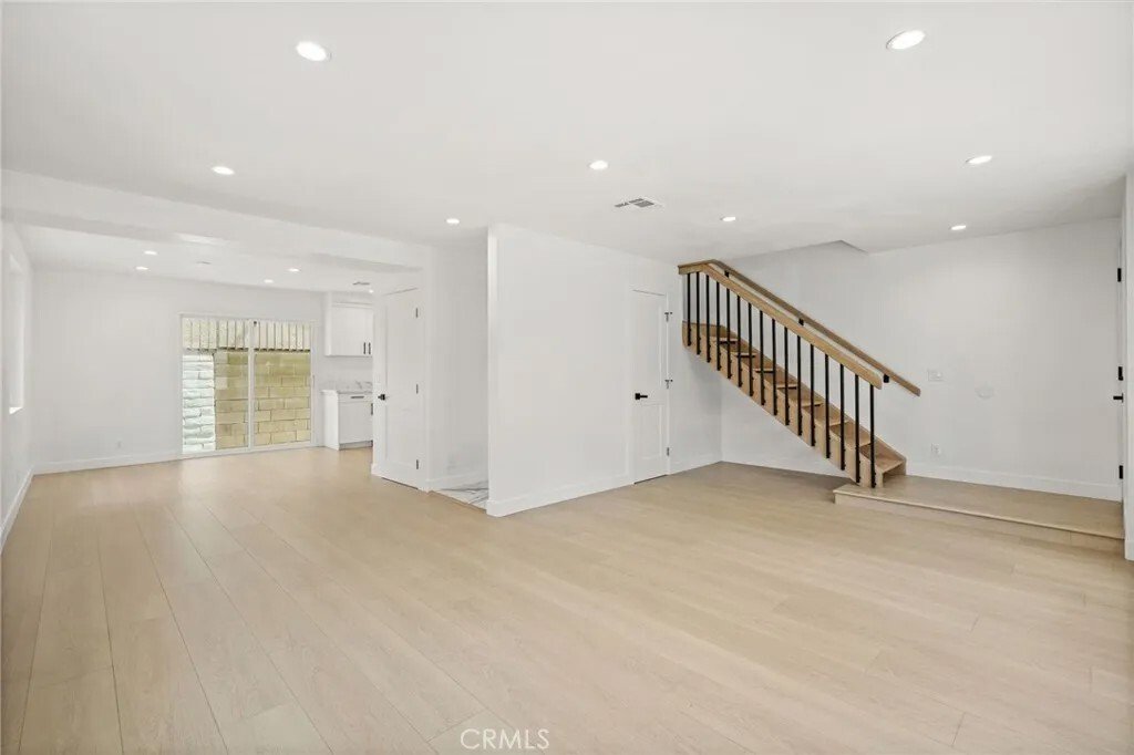 Los Angeles, California, United States 5 - 18303892