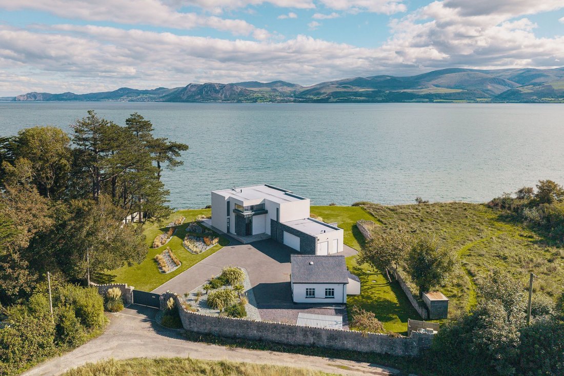 House in Llangoed, Wales 1 - 18304105