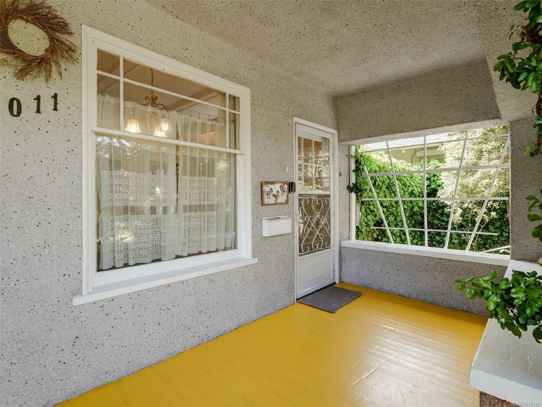 Apartment in Victoria, British Columbia, Canada 2 - 18304340