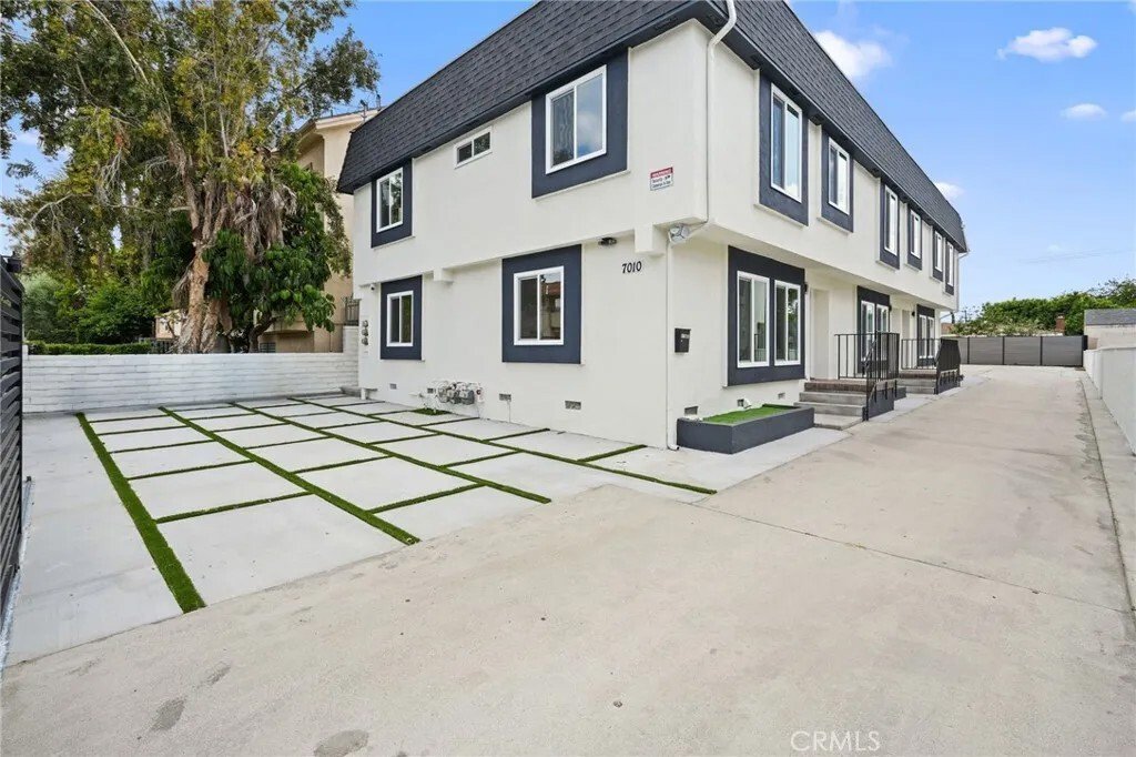 Los Angeles, California, United States 1 - 18303892