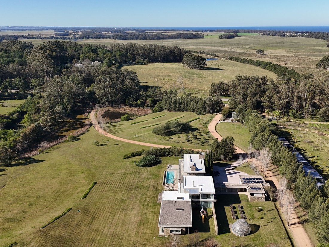 Estate in Chacras del Golf, Maldonado Department, Uruguay 2 - 18304524