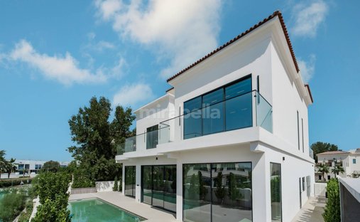 Villa in Jumeirah Golf Estates, Dubai, United Arab Emirates 1