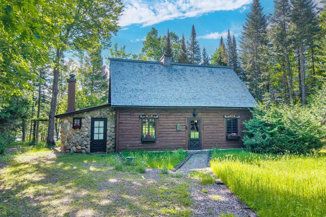 House in Lac-Supérieur, Quebec, Canada 1 - 18304371