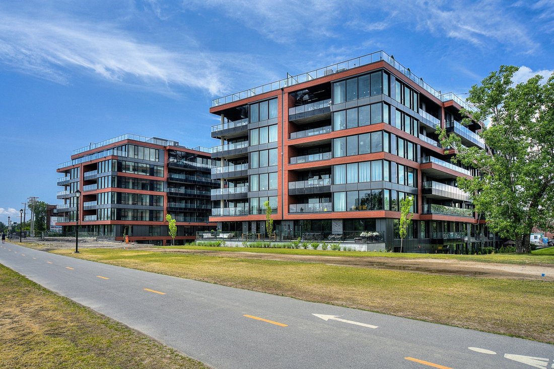 Condo in Montréal, Quebec, Canada 1 - 18304372