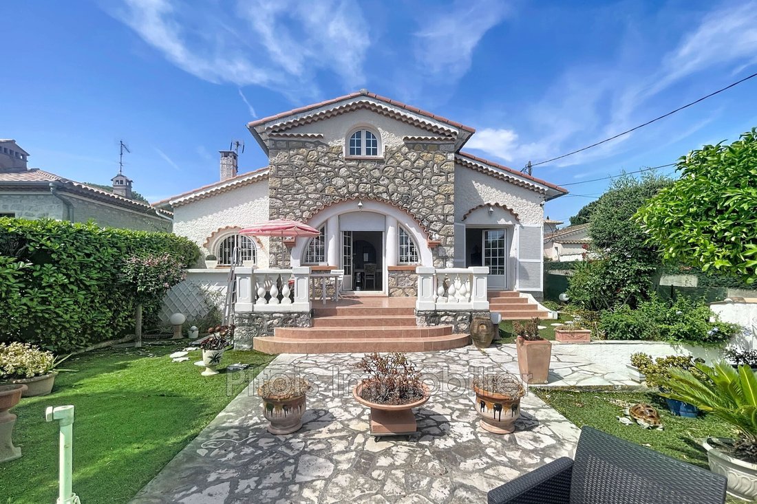 Villa in Antibes, Provence-Alpes-Côte d'Azur, France 1 - 18304224