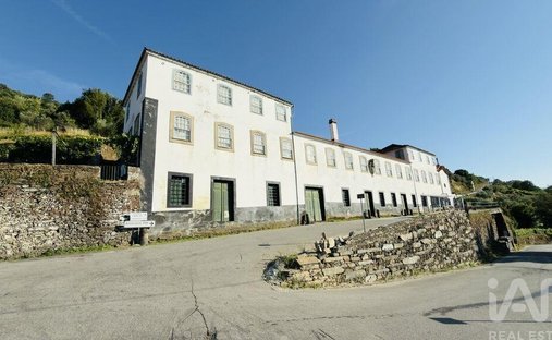 Townhouse in Vilarinho dos Freires, Vila Real District, Portugal 1