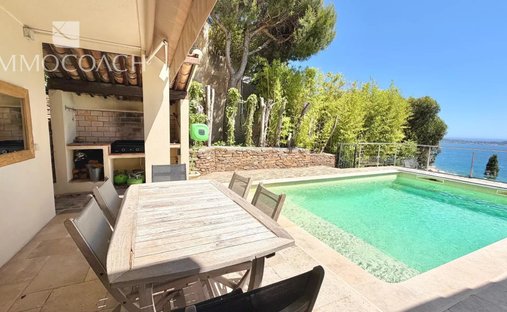 House in Hyeres, Provence-Alpes-Côte d'Azur, France 1