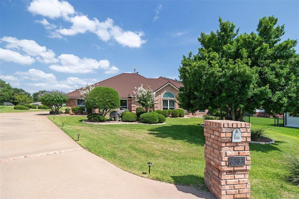 House in Granbury, Texas, United States 2 - 18304093