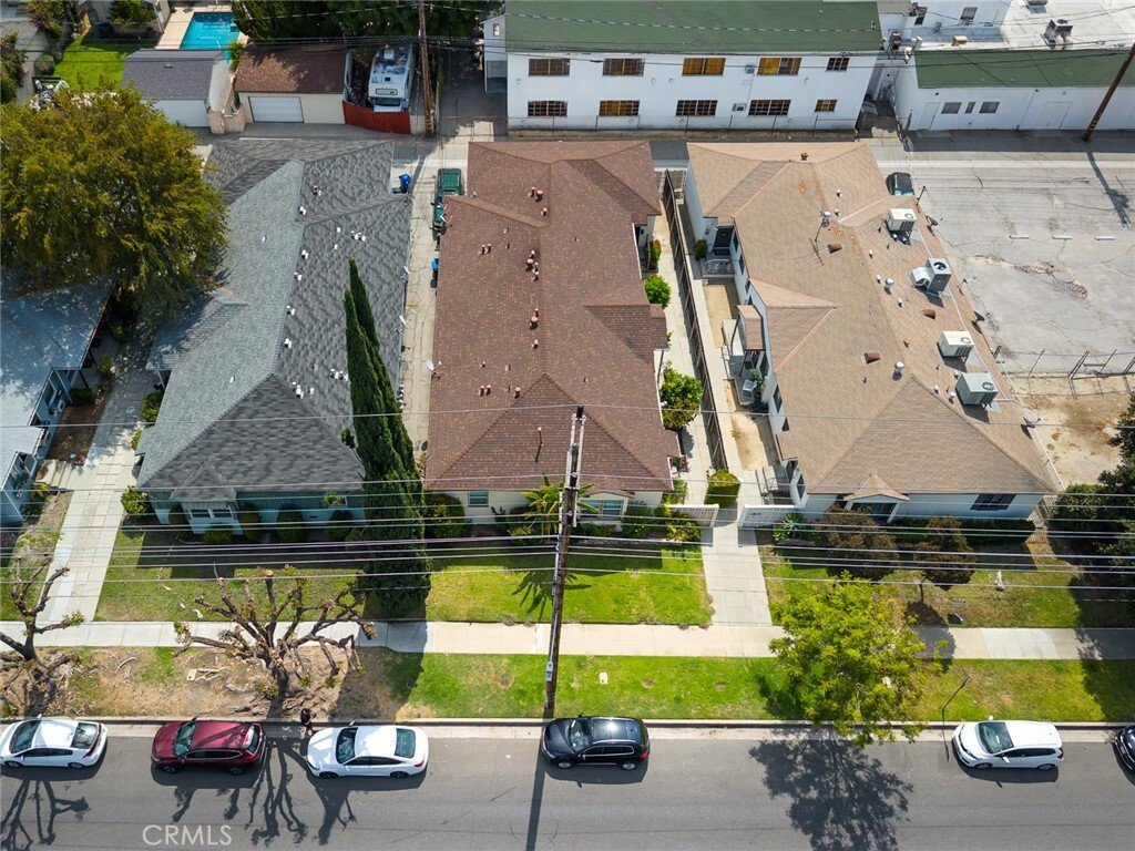 Burbank, California, United States 5 - 18304321