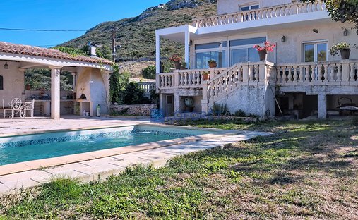 Villa in La Barasse, Marseille, Provence-Alpes-Côte d'Azur 1