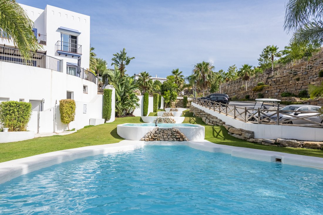 Penthouse in El Paraíso, Benahavis, Spain 1 - 18304309