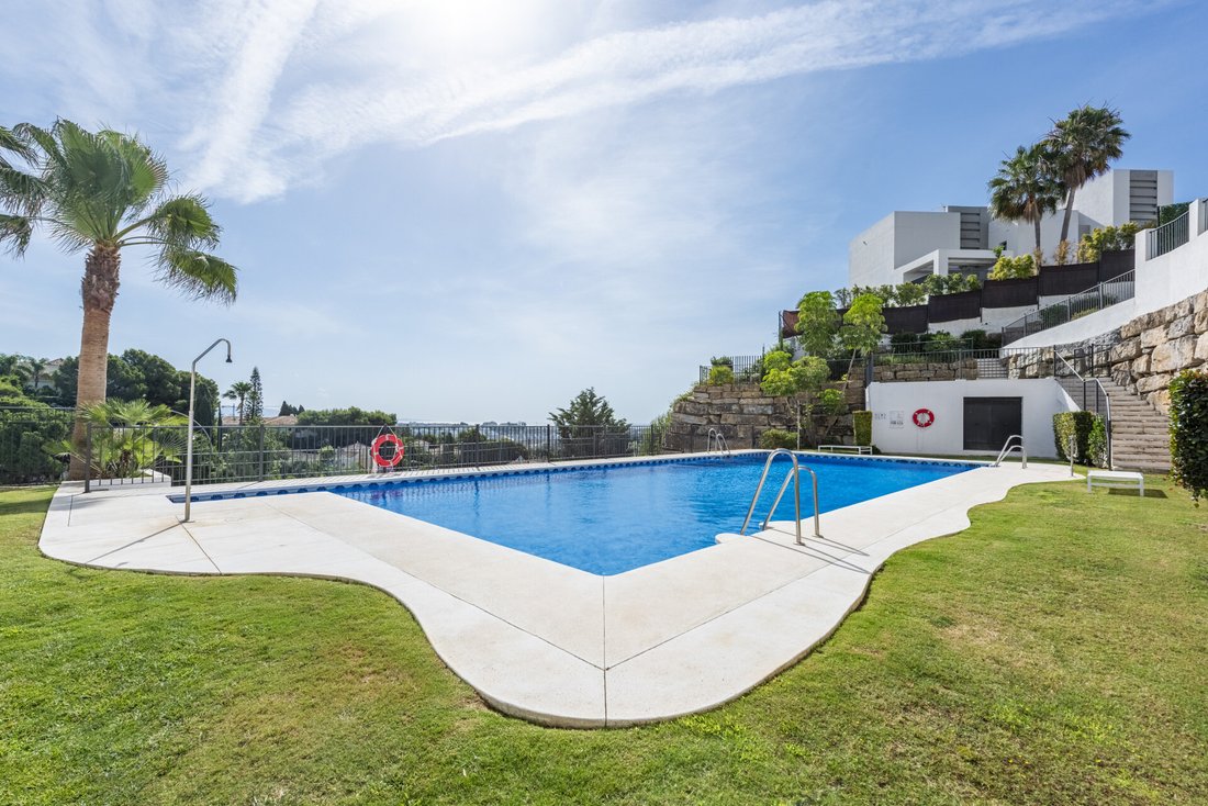 Penthouse in El Paraíso, Benahavis, Spain 1 - 18304309
