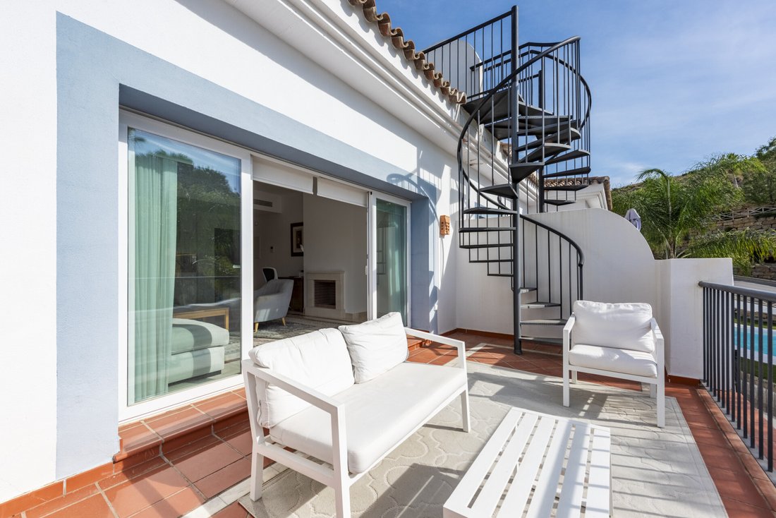 Penthouse in El Paraíso, Benahavis, Spain 2 - 18304309