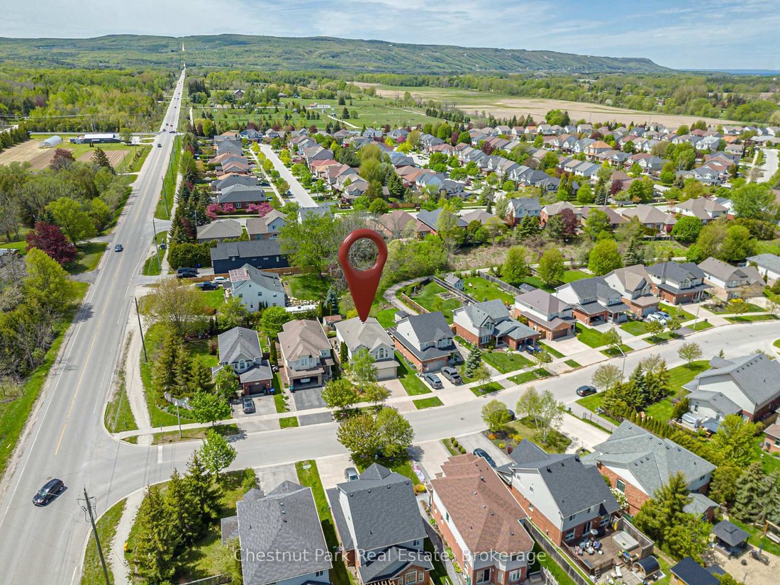 House in Collingwood, Ontario, Canada 3 - 18024044