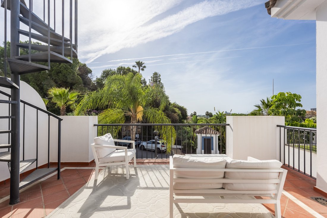 Penthouse in El Paraíso, Benahavis, Spain 3 - 18304309