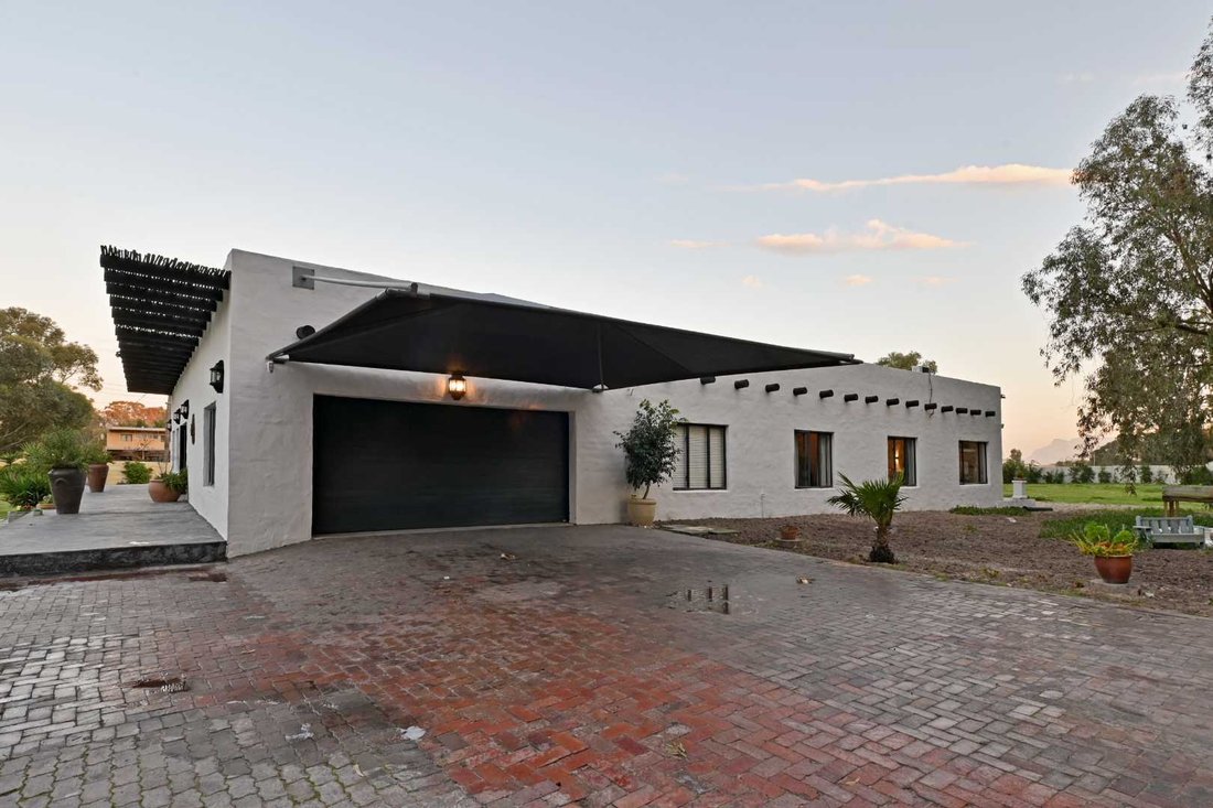 Farm Ranch in Kareeberg Local Municipality, Northern Cape, South Africa 2 - 18304147