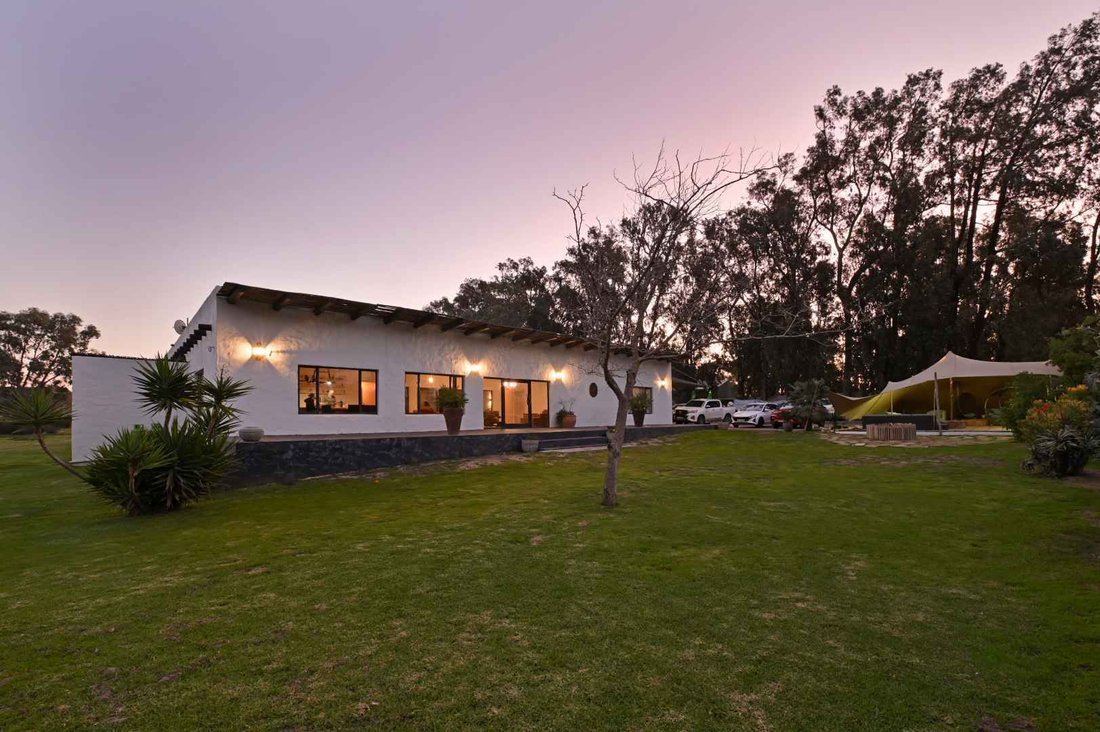 Farm Ranch in Kareeberg Local Municipality, Northern Cape, South Africa 1 - 18304147
