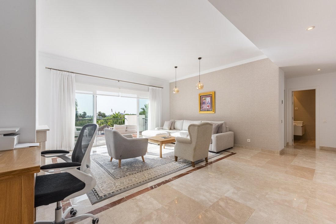 Penthouse in El Paraíso, Benahavis, Spain 4 - 18304309