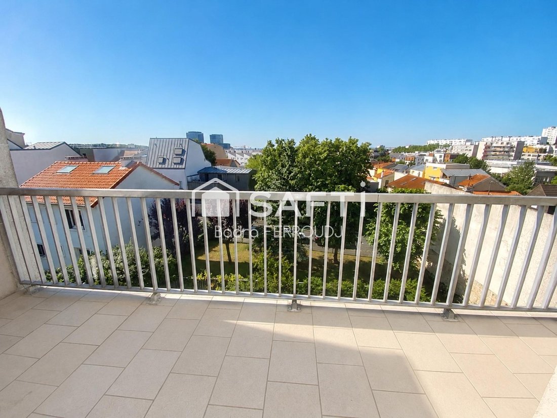 Apartment in Arrondissement of Bobigny, Ile-de-France, France 2 - 18305602