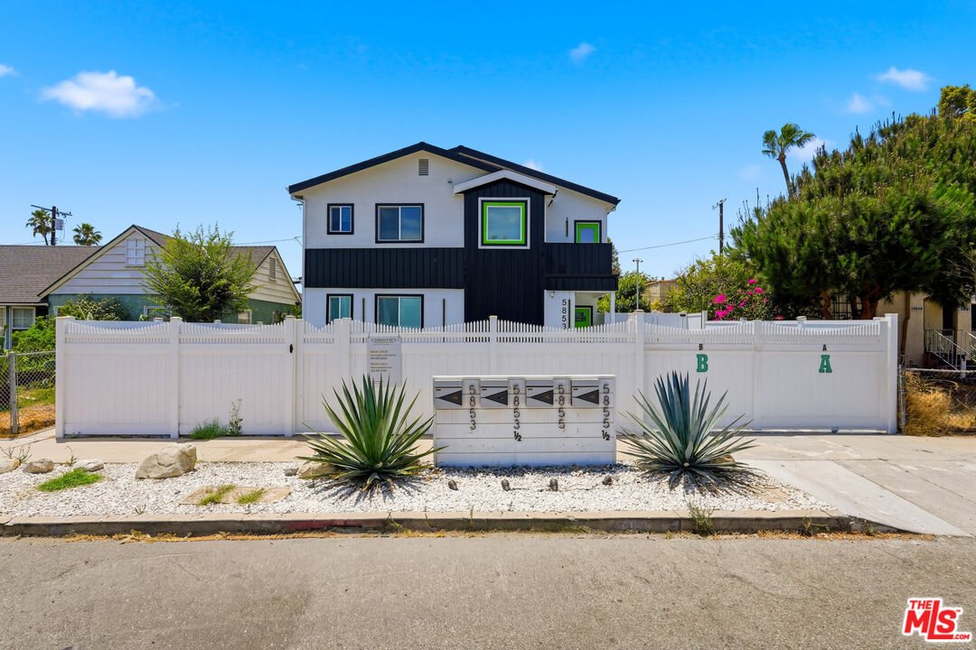 Los Angeles, California, United States 1 - 18304639