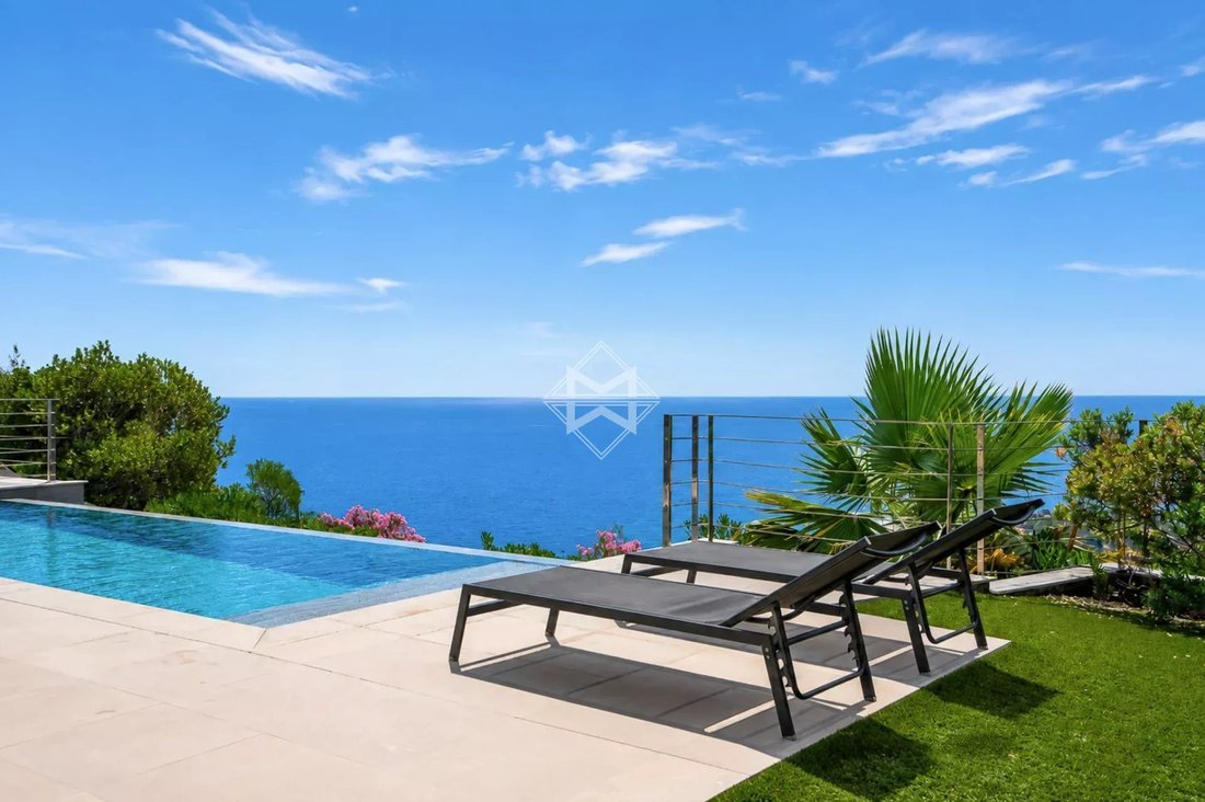 Villa in Les Issambres, Roquebrune-sur-Argens, France 2 - 18304471