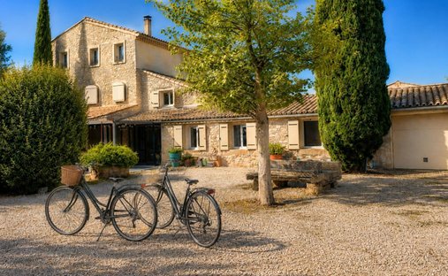 House in Nevons-route d'Apt, L'Isle-sur-la-Sorgue, France 1